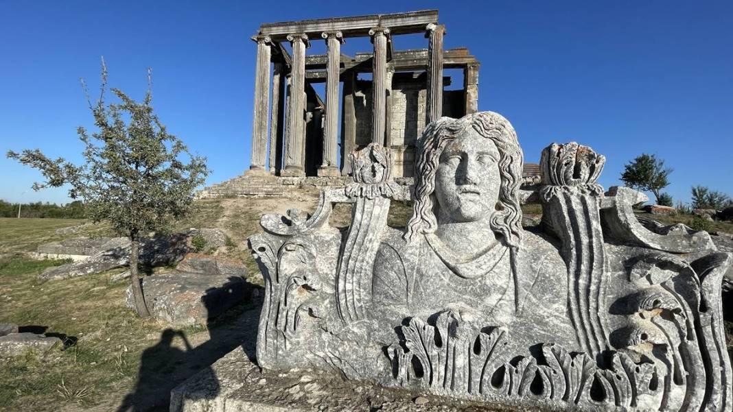 Arkeologlar da bunu beklemiyordu: 'Kadın, hep aynı kadın' diyerek gösterdi! 2 bin yıl öncesinde bile varmış 8